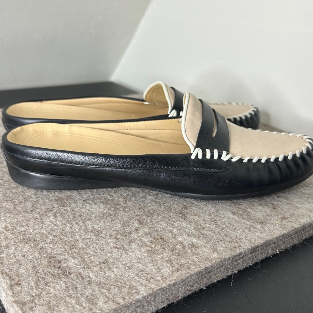 New Nurture Soft Leather Low Back Black White Slip Ons 8 1/2